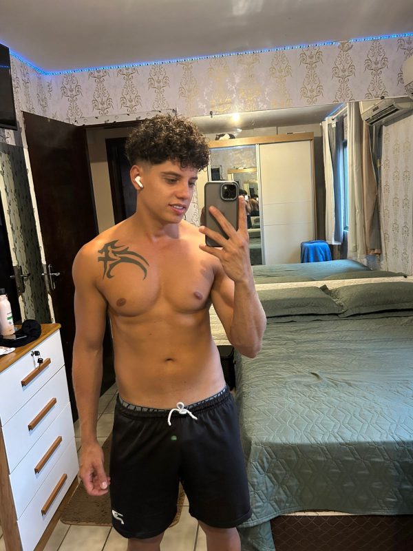 Nikolas Almeida 18