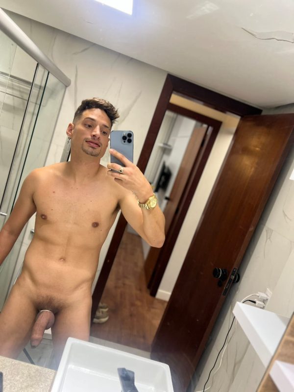 Arthur Leal 22
