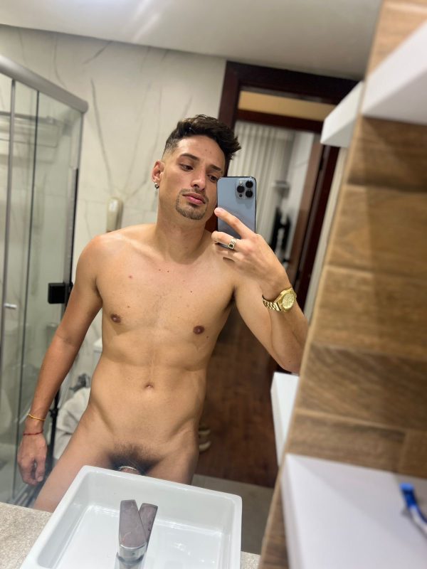 Arthur Leal 8