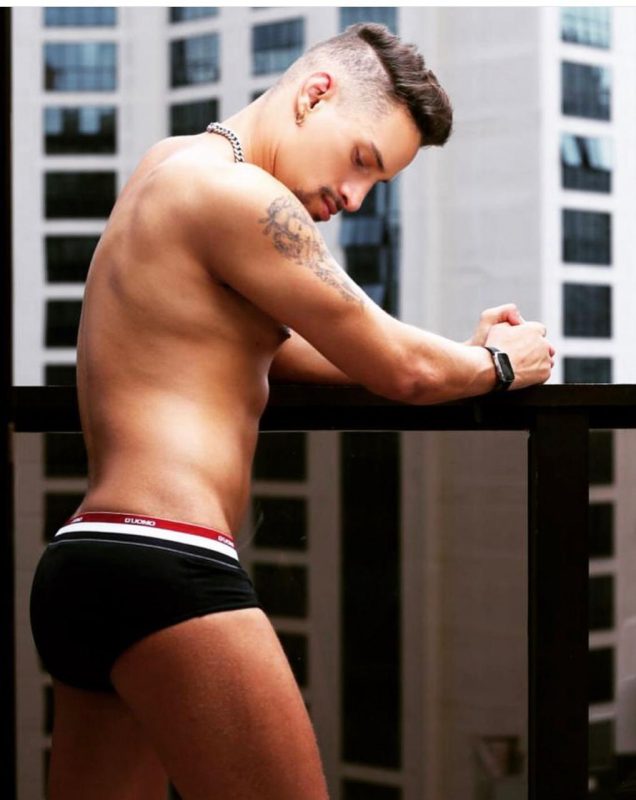 Arthur Leal 25