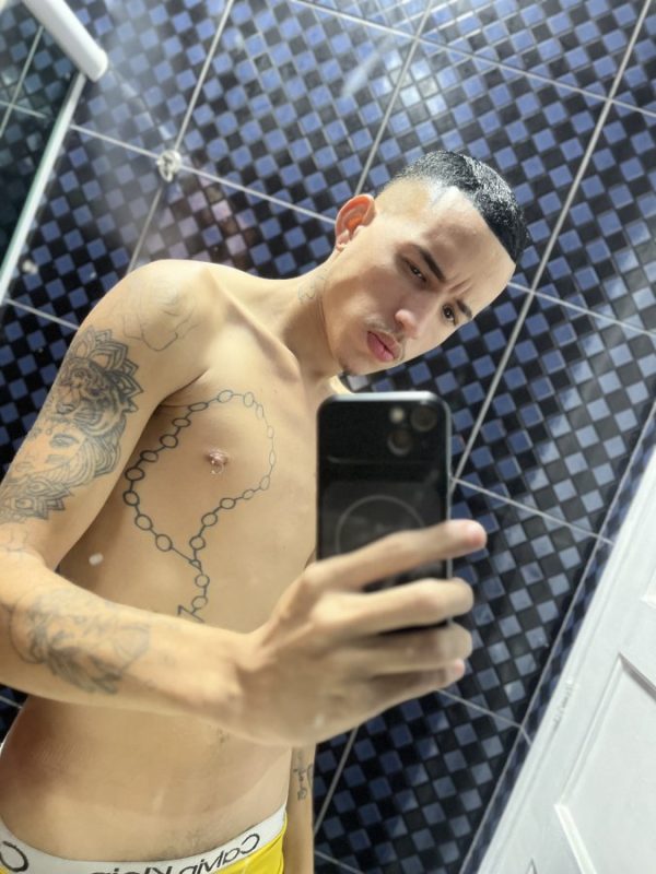 Douglas Silva 4