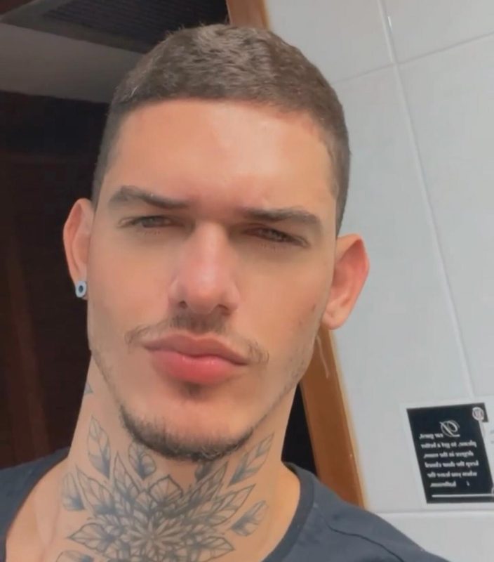 Adrian Magalhães 12