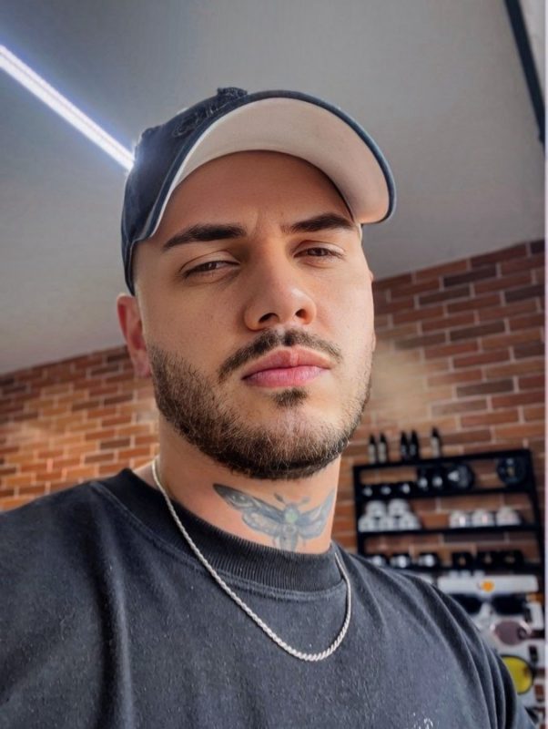 Theus Barber 7