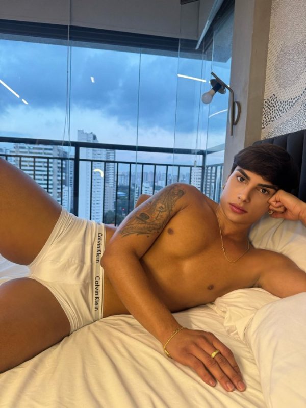 Ariel Rezende 32