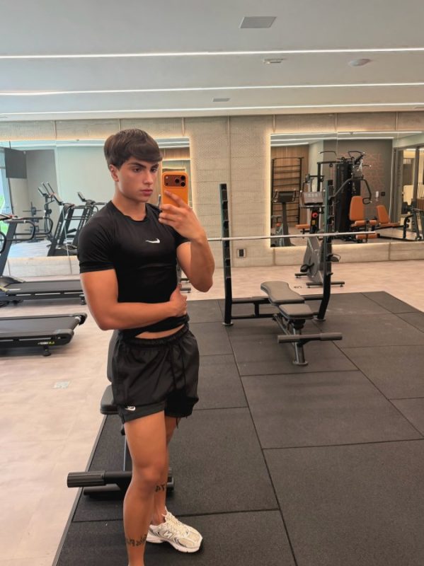 Ariel Rezende 34