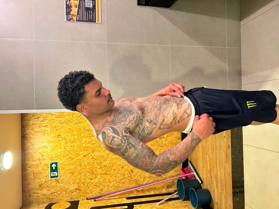 Leeo Novin Tatuado 3