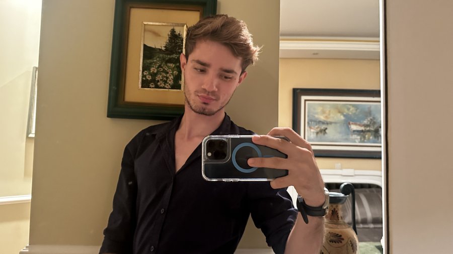 Peter Everet 4