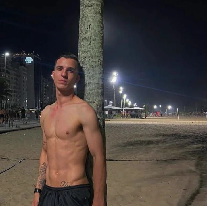 Hugo Oliiver 33
