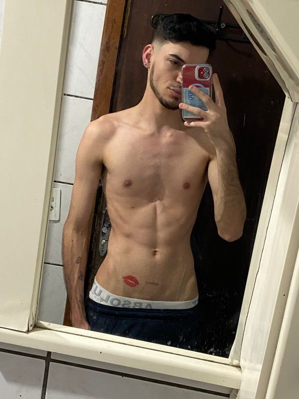 Lucas Martinelli 32