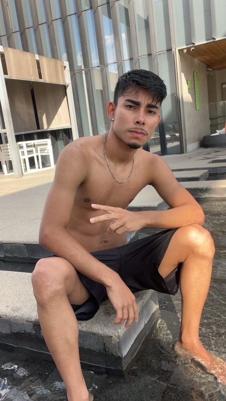 Gustavo Santoos 16