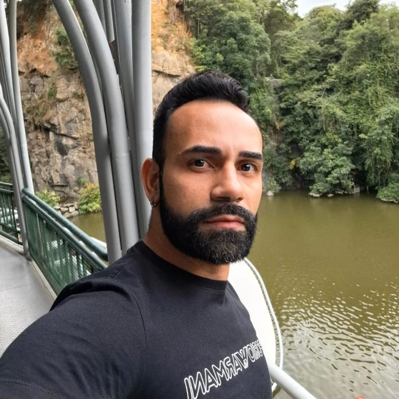 Ezequiel Oliveira 12