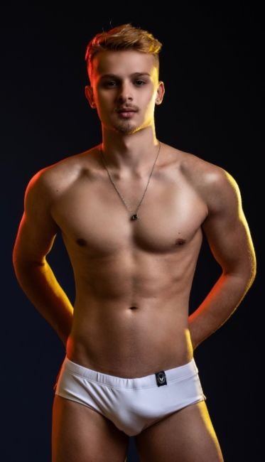 Hugo Mendez 16