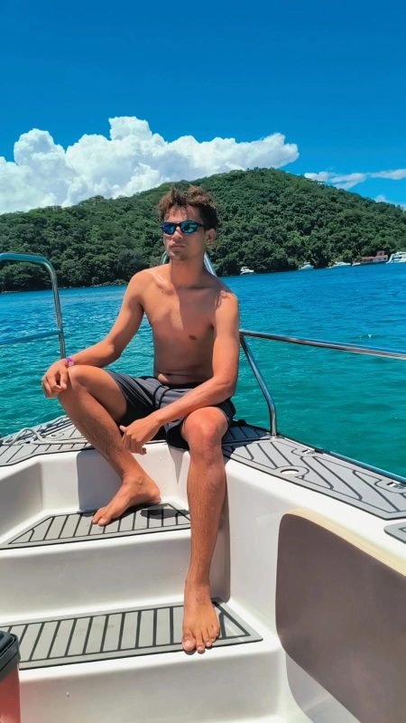 Ícaro Silva 8